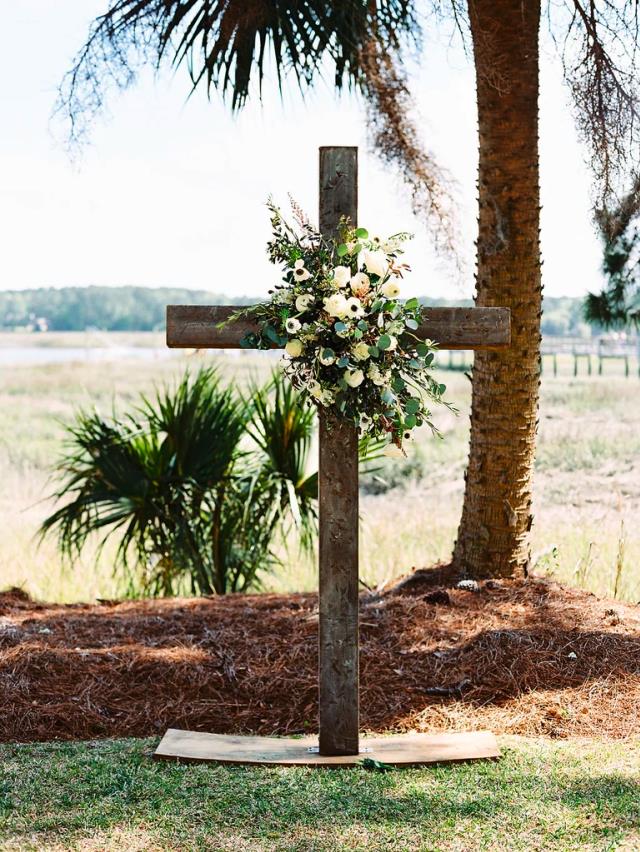 Medium Wood Cross  7'