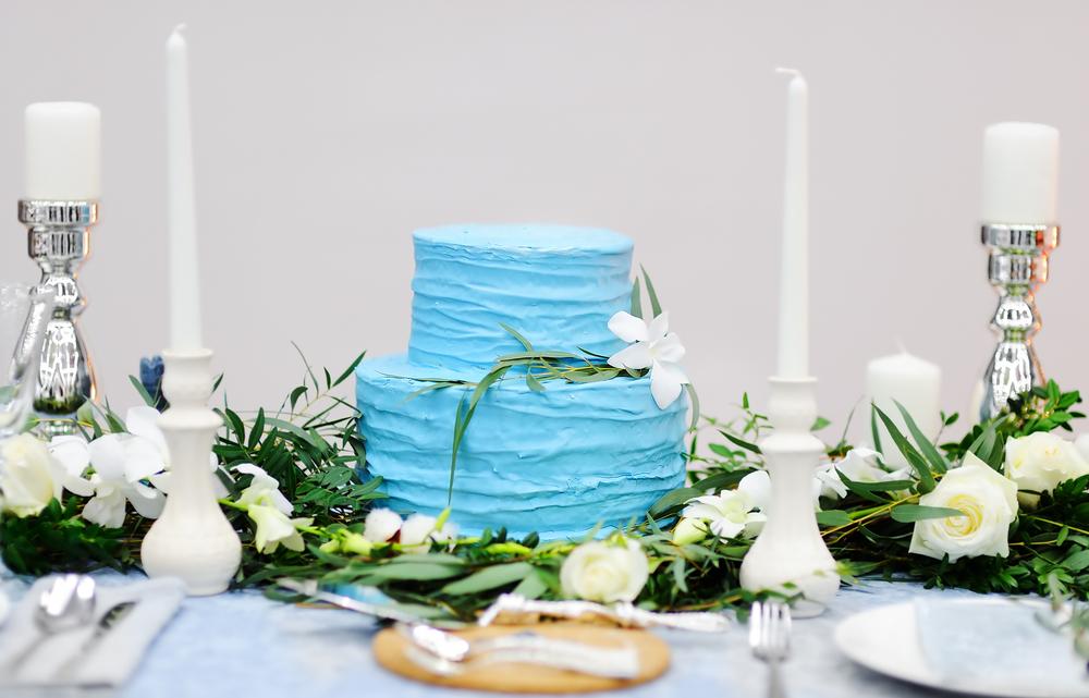 Blue wedding cake color scheme