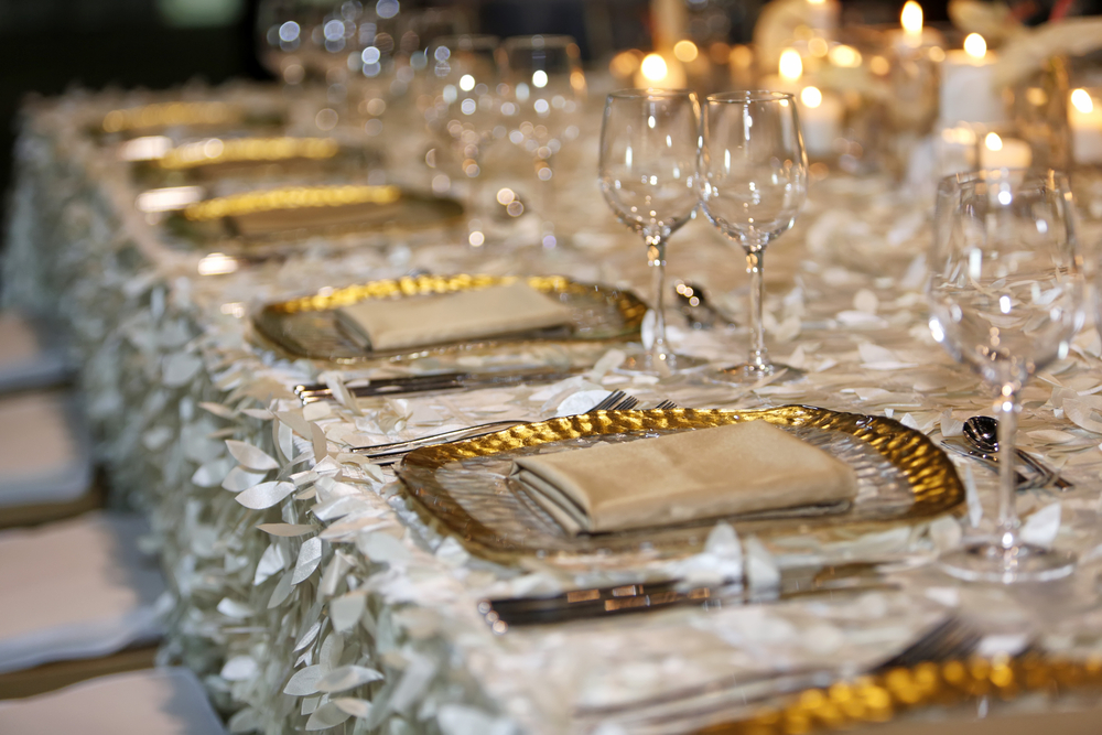Elegant wedding dinner table decorations