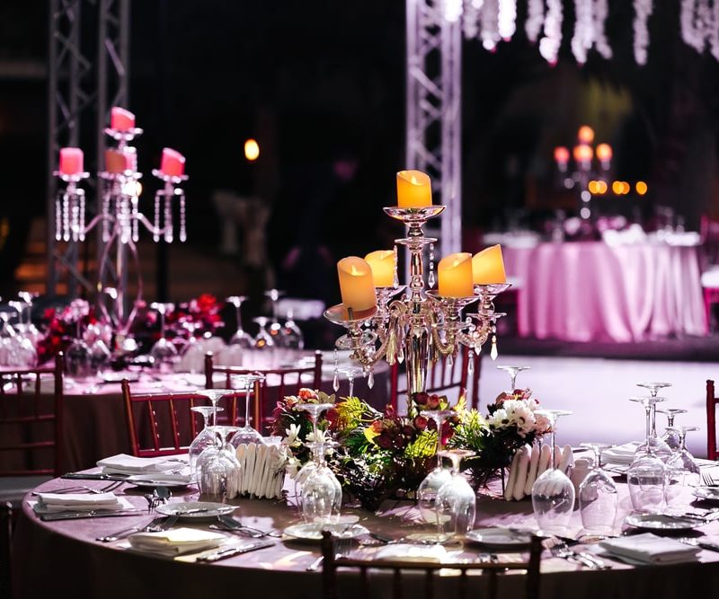 Table setting a corporate event
