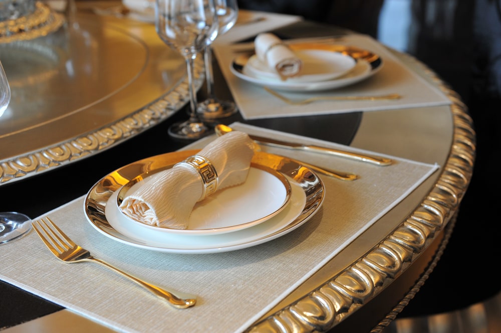 Gold plated tabletop setting