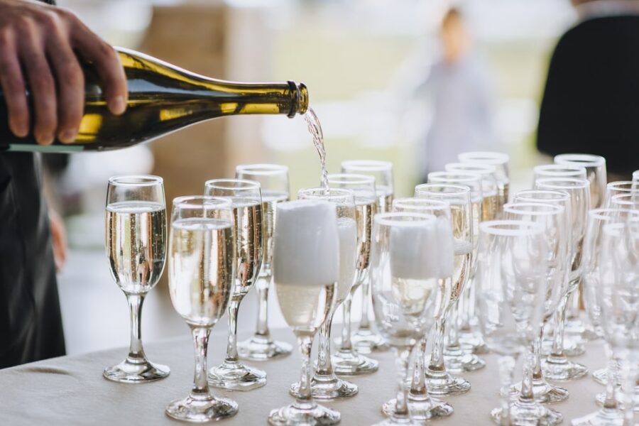 how-much-does-an-open-bar-at-a-wedding-cost