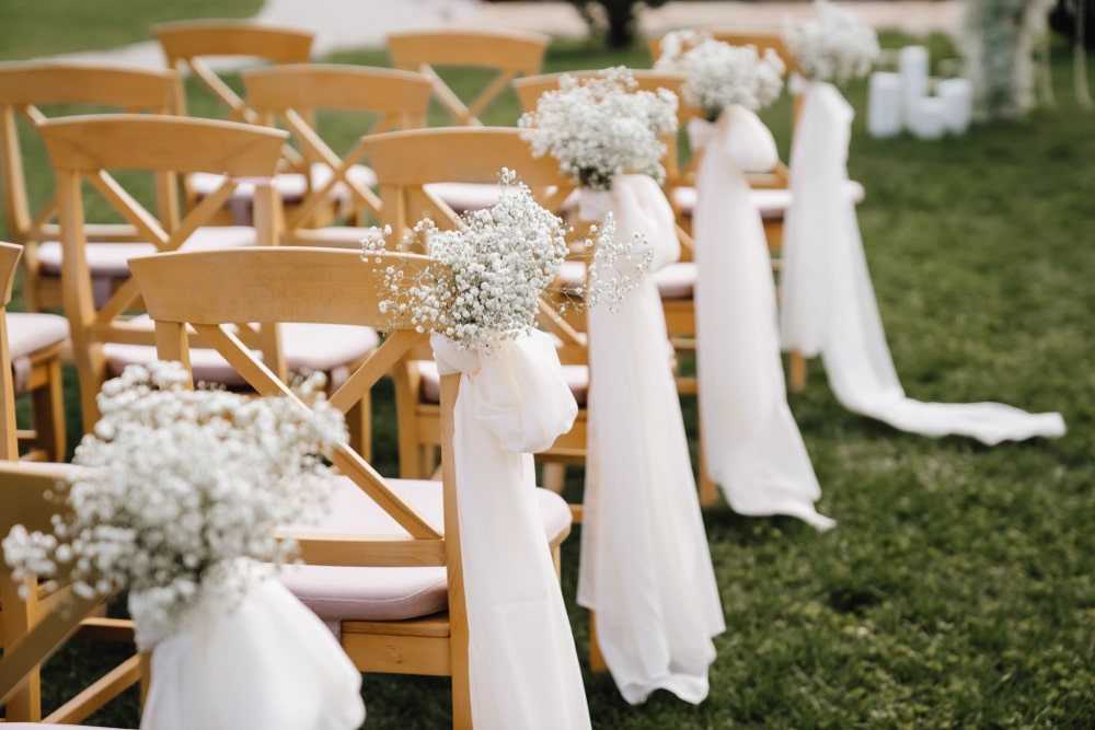 Luxury Ways to Decorate Wedding Chairs