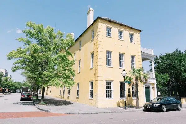 a car parked in front of a yellow building