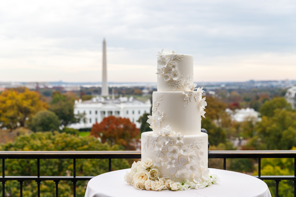 wedding cake in the background of Washington DC landmark- white house and washington monument