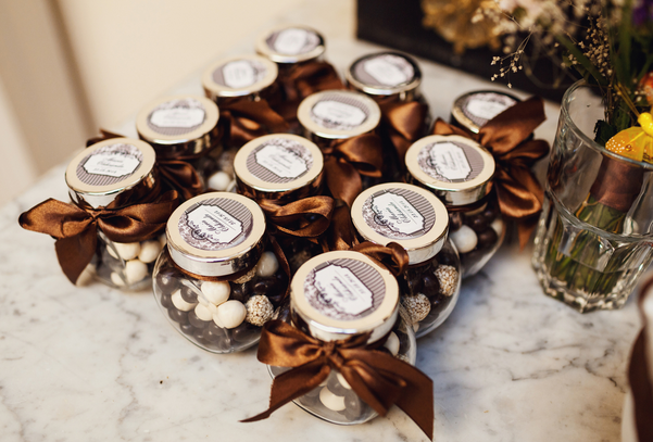 Selecting High-end Wedding Favors that Impress Your Guests