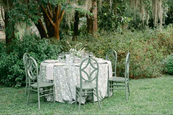 Choosing the Right Wedding Linens for Season and Theme