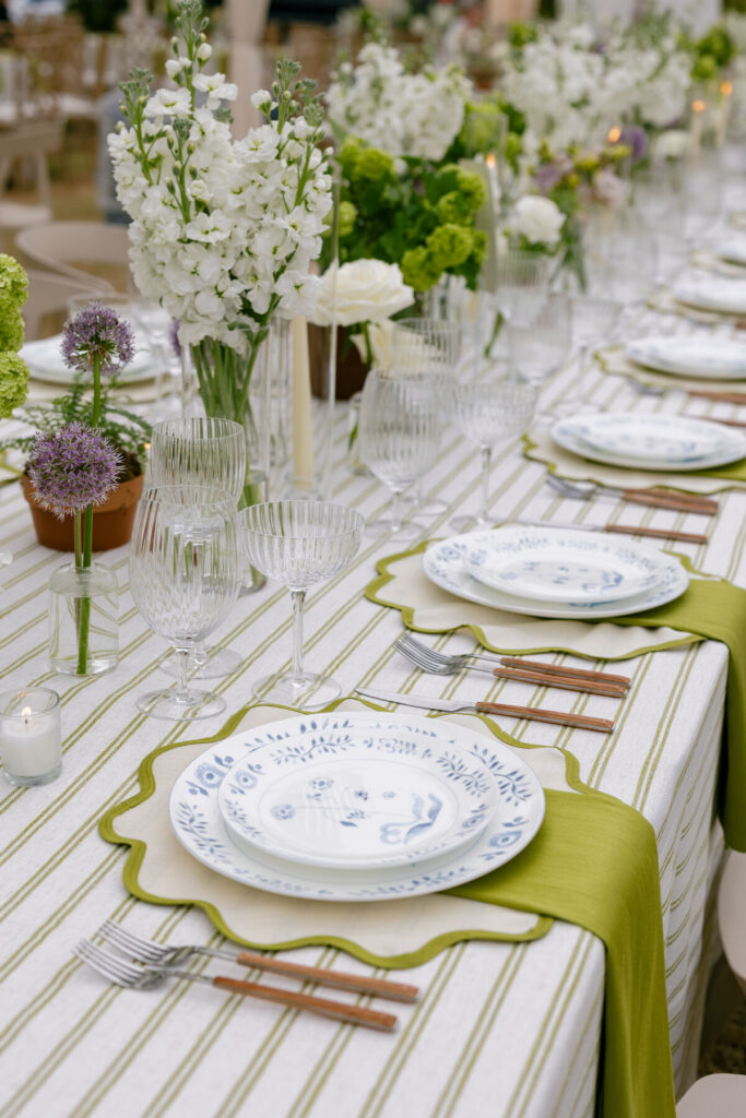 elegant wedding table setting green linen floral centerpieces