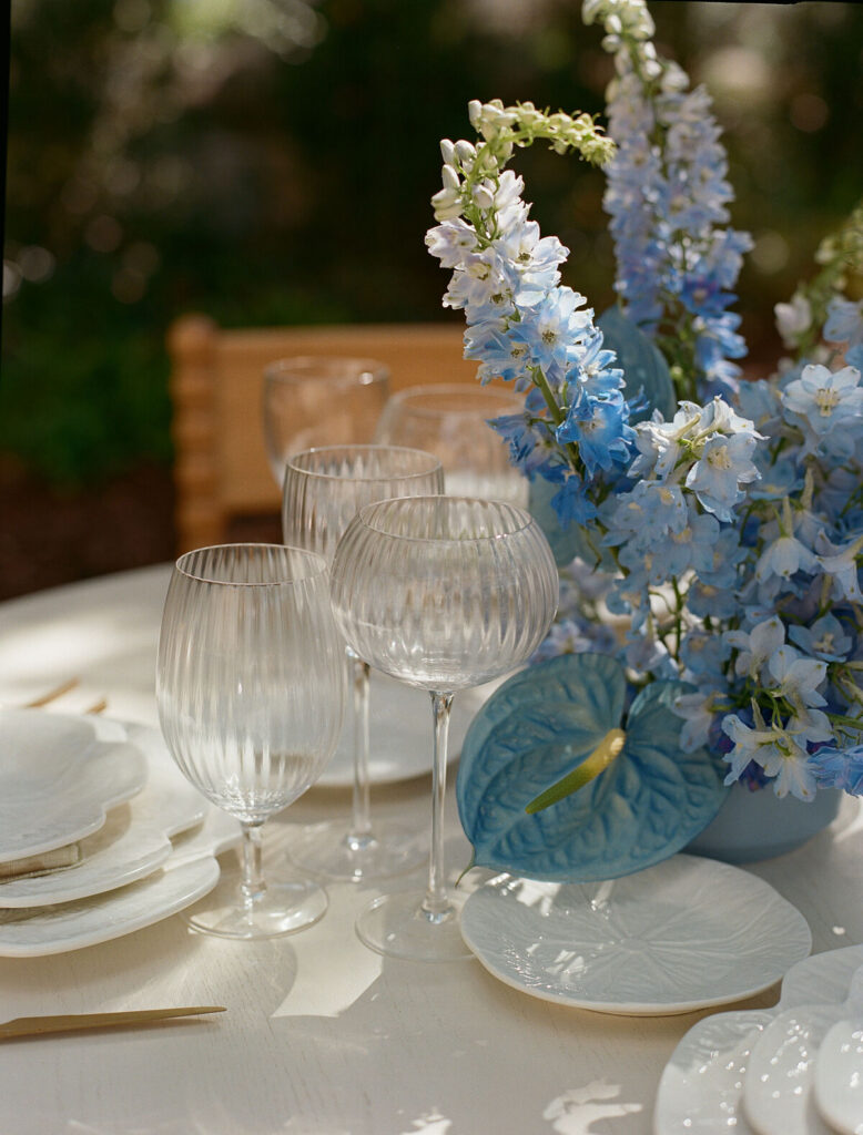 wedding table glassware floral centerpiece blue