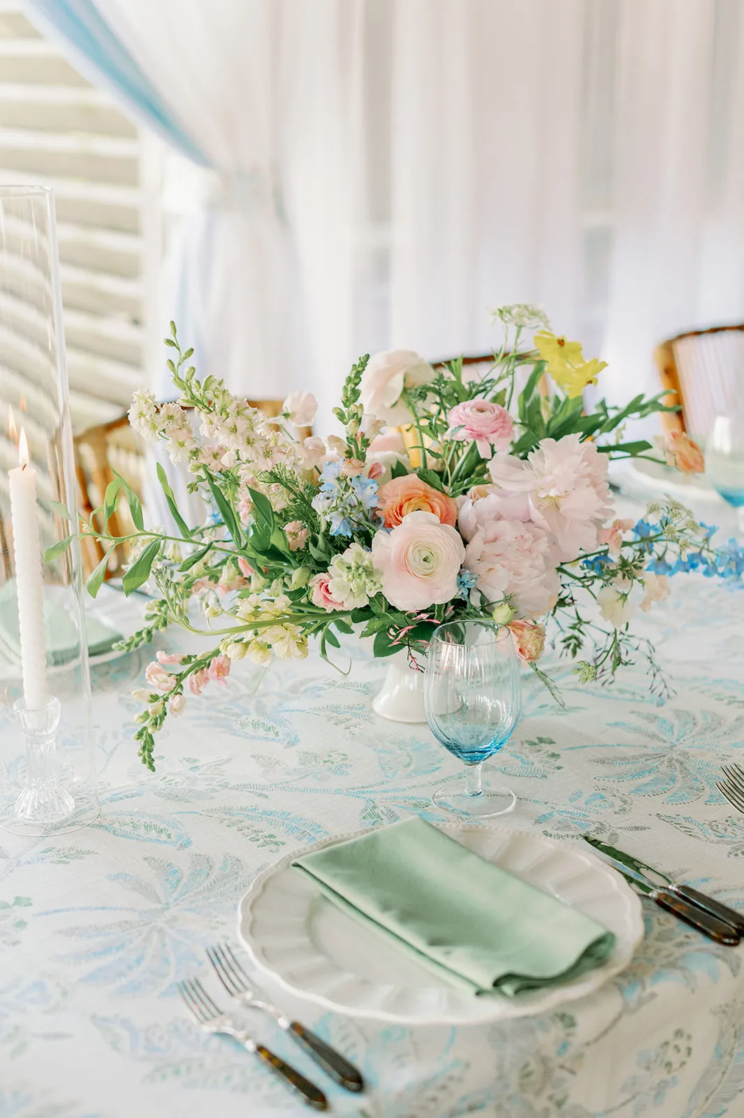 Pastel tablescape with a blue goblet, green napkin, and soft florals | Curated Events Pastel tablescape with a blue goblet, green napkin, and soft florals